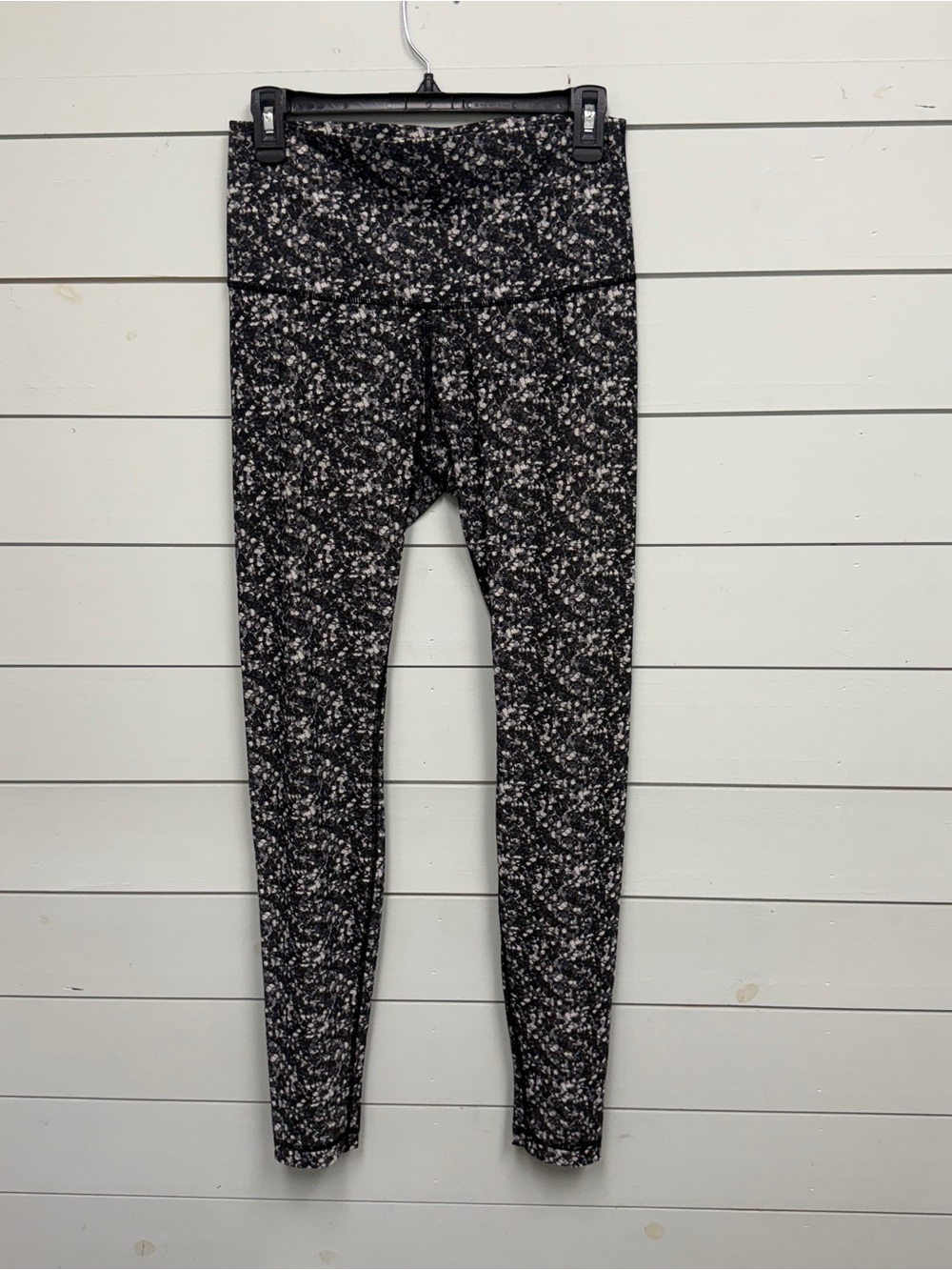 Lululemon shine tight roll down black and white pattern women's size 10